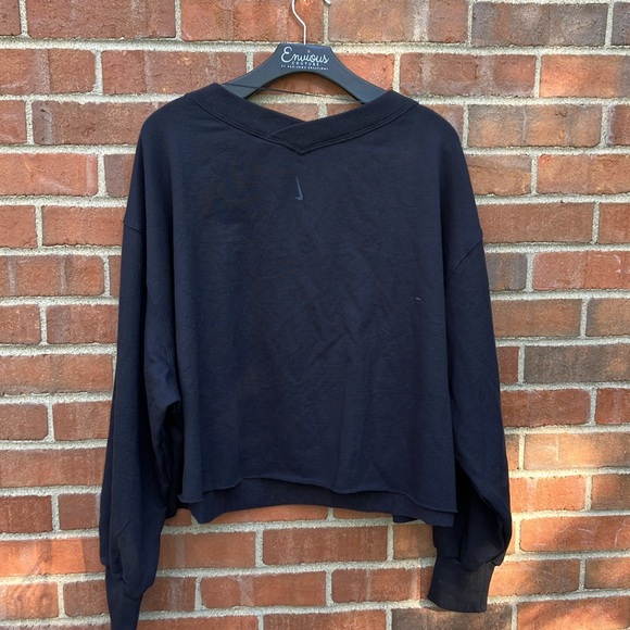 NWT sz 2X Nike Yoga black crop long sleeve v neck sweatshirt - Picture 3 of 6